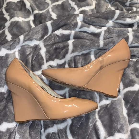 Vera Wang Lavender Patent Leather Nude Wedges - Picture 1 of 5